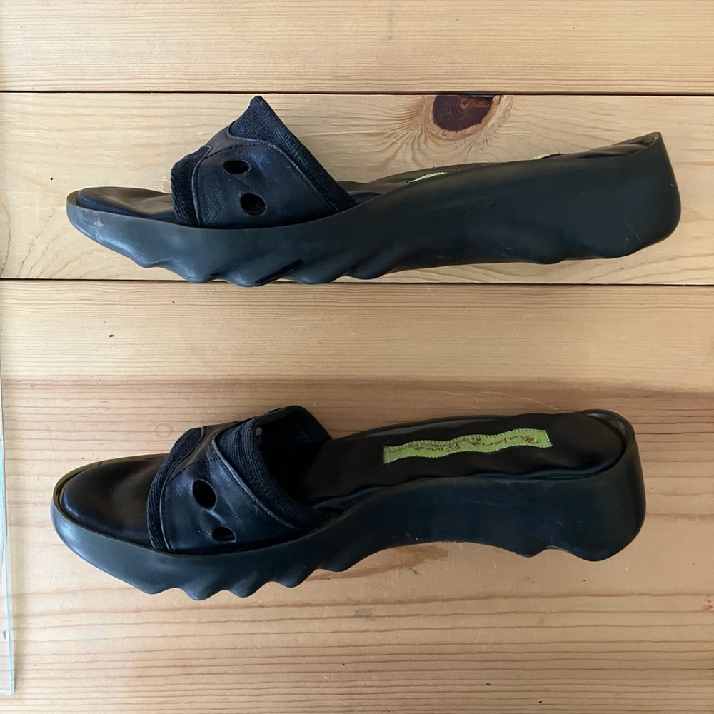 VINTAGE ITALIAN SLIDE SANDALS with wavy soles